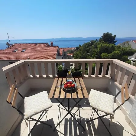 Lovely 2-bed With Balcony/free Parking.